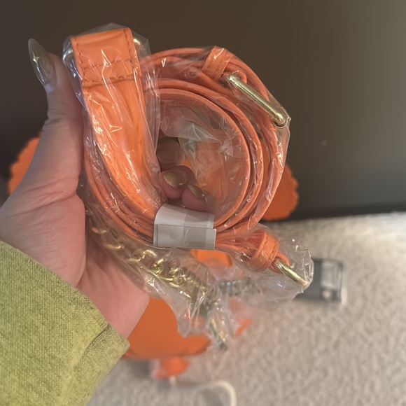 Stitch Shoppe by Loungefly Minnie Mouse Pumpkin Balloon Crossbody Bag - Picture 7 of 9